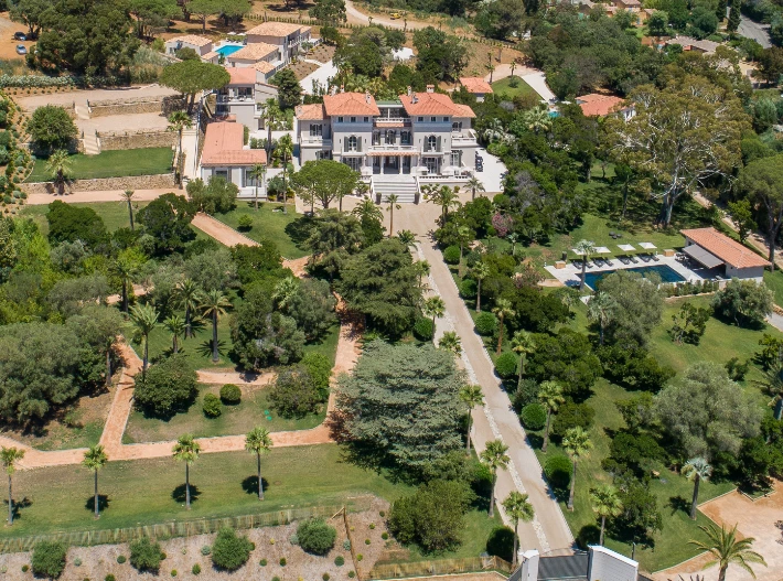 1673021906-Villa Louise park view.webp